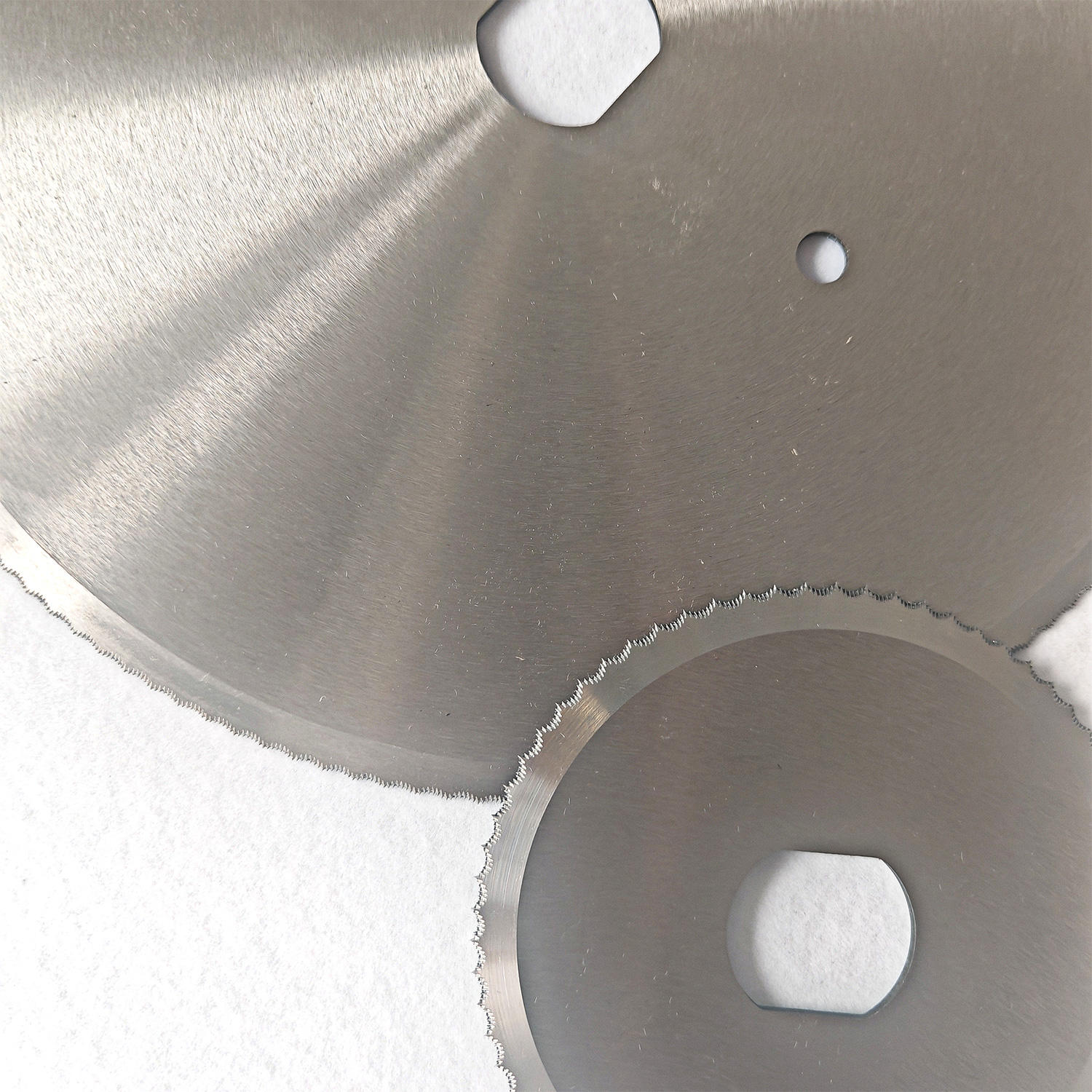 Stainless Steel for Sharp Edge Round Cutter Knife with Circular Serrated Blades Circular Cutting Knives