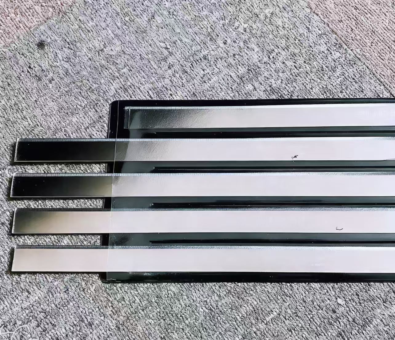 Built for heavy-duty use in abattoirs and hunting camps, this heat-treated 5Cr15MoV stainless steel skinner blade combines a curved drop point, non-slip textured handle, and seamless hygienic design, 