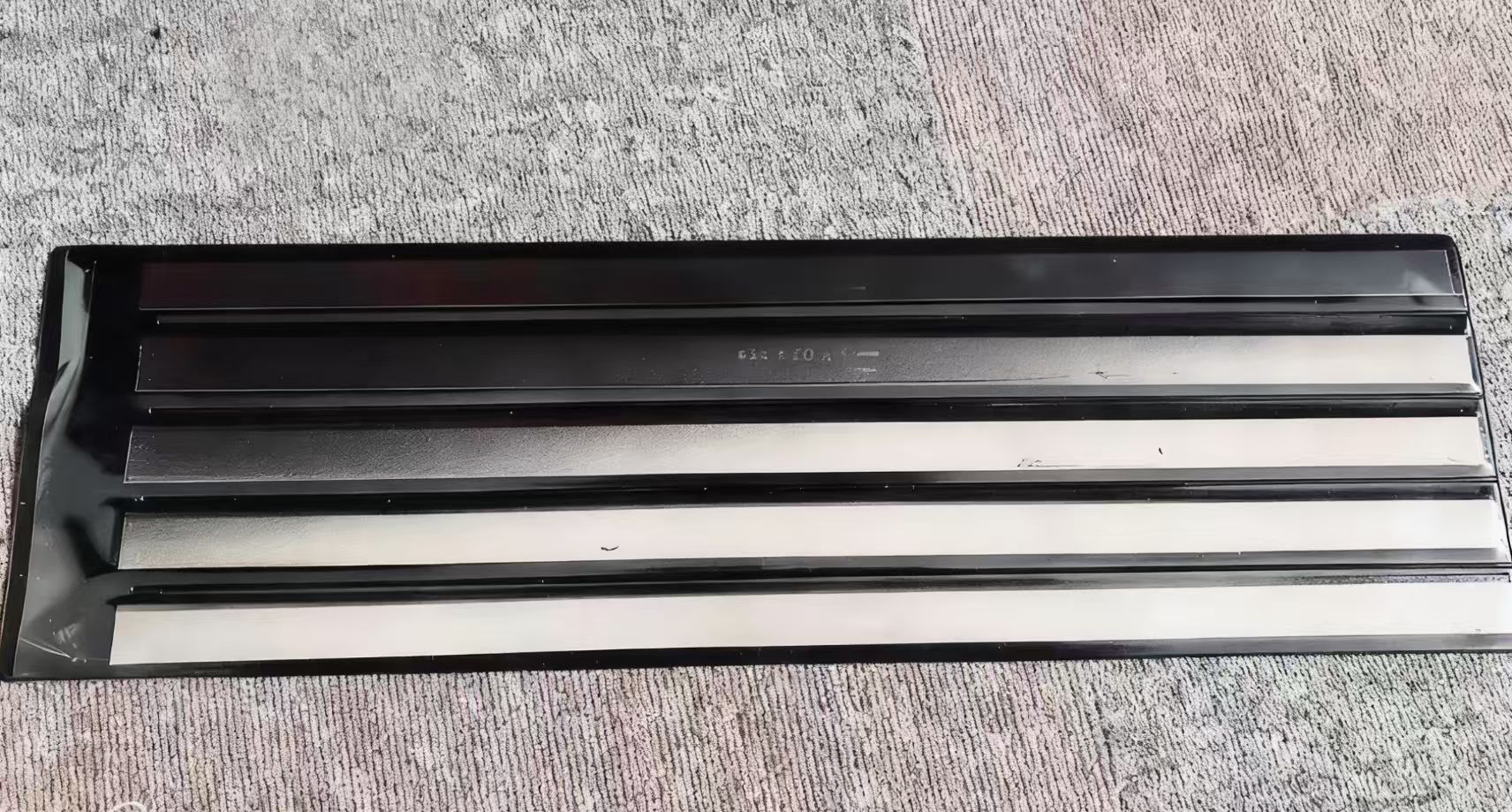 Built for heavy-duty use in abattoirs and hunting camps, this heat-treated 5Cr15MoV stainless steel skinner blade combines a curved drop point, non-slip textured handle, and seamless hygienic design, 